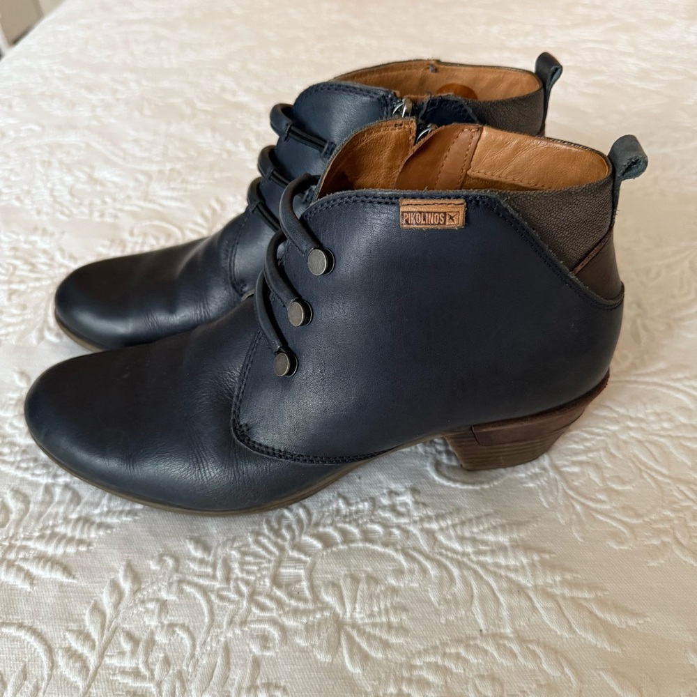 Pikolinos Pikolinos Rotterdam Dark Navy Ankle Booties size 11